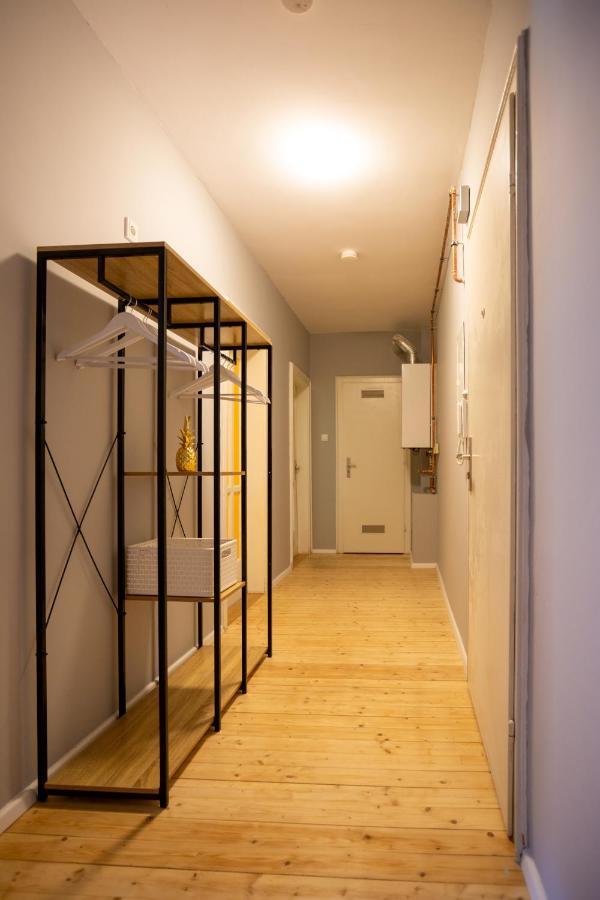 With Private Parking Lot Apartment *